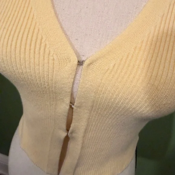 Yellow Sleeveless Ribbed Top - Picture 3 of 6